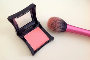 Illamasqua blush สี Tremble